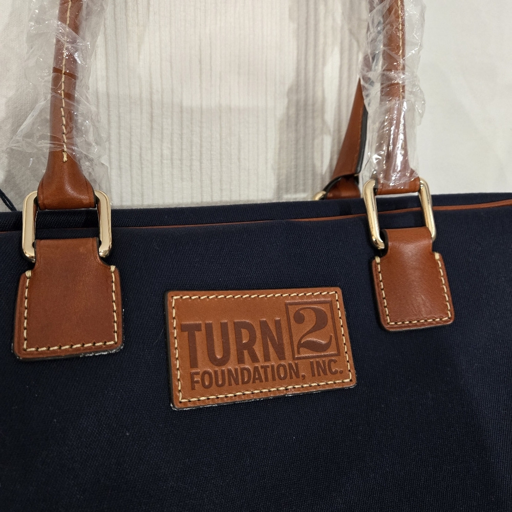 NWT Dooney & Bourke Bowler Duffle bag - Picture 2 of 6